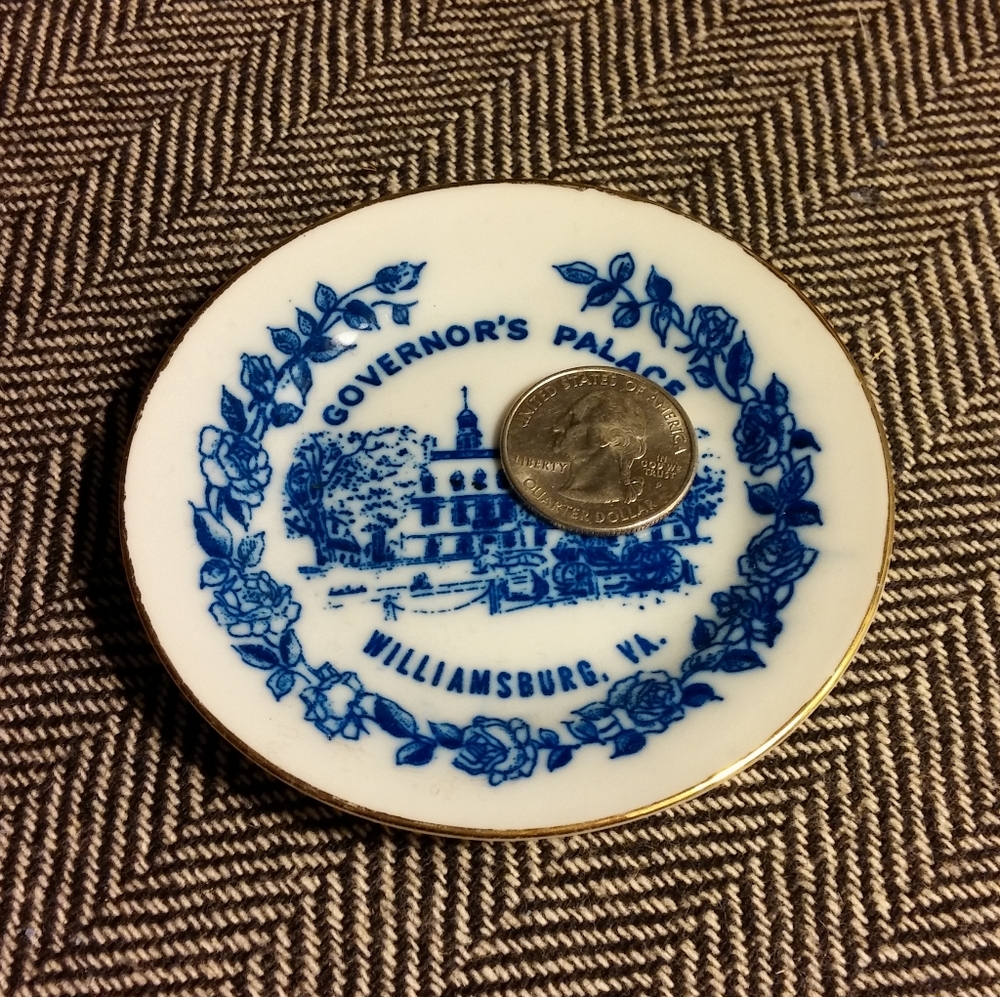 Mini Plate Commemorative Blue and White Colonial Williamsburg Souvenir